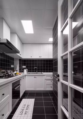 80㎡美式两房 鞋柜化身餐边柜，黑白厨房设计惊艳亮相